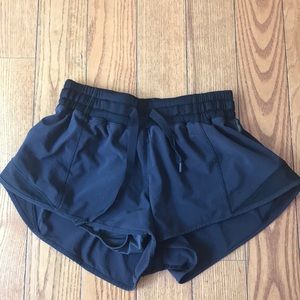 Lululemon Hotty Hot Short II 2.5”
